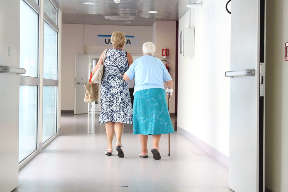 Case di riposo, approvate le linee guida per l’accesso dei famigliari e dei visitatori