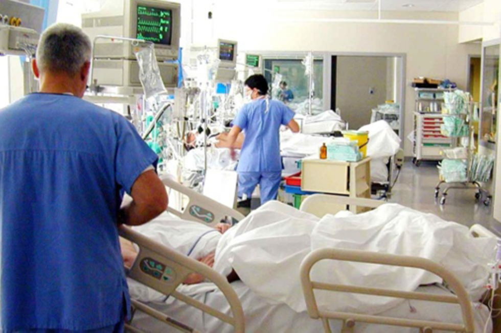 Sospensione sanità ordinaria, i sindacati esprimono preoccupazione: «Procedere celermente con la somministrazione di terze dosi» 